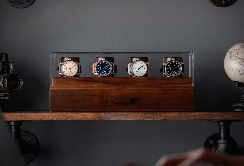 Caixa Elegantemente Trabalhada Que Ajuda A Organizar Seus Relógios - The Watch Deck | Image